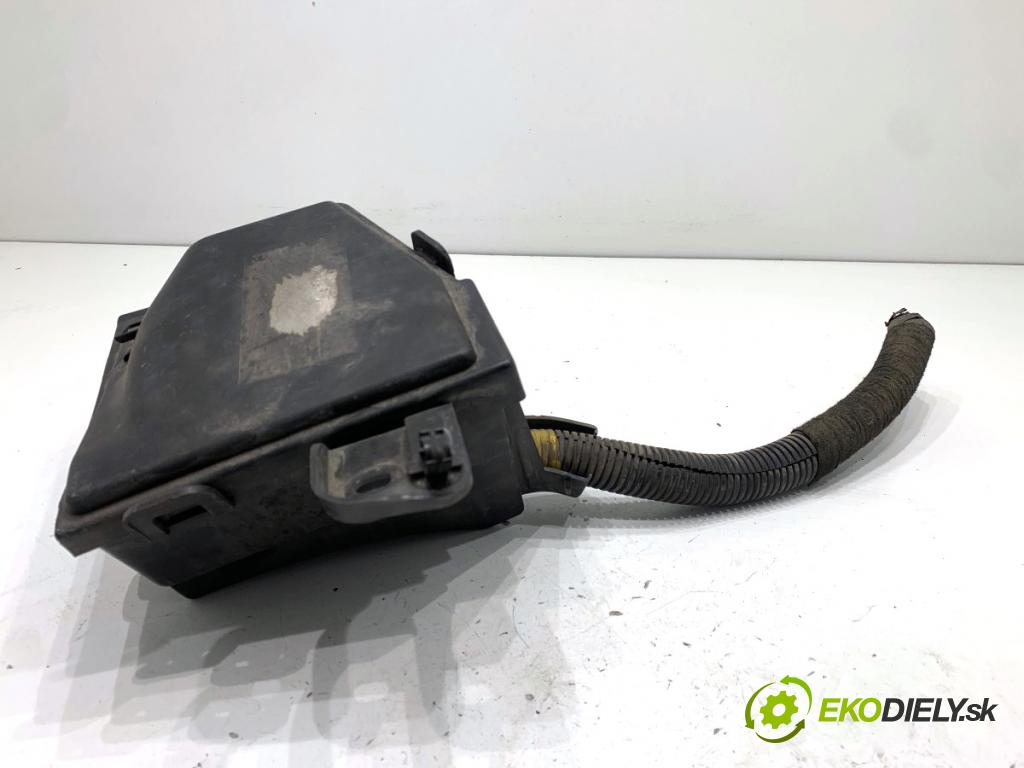 DACIA DUSTER SUV 2011 66 kW 1.5 dCi (HSAJ) 1461 skříňka poistková  (Pojistková skříňka)