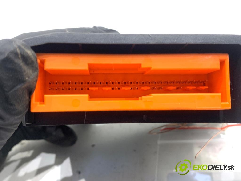 DACIA DUSTER SUV 2011 66 kW 1.5 dCi (HSAJ) 1461 senzor airbag 8201163304 (Snímač)