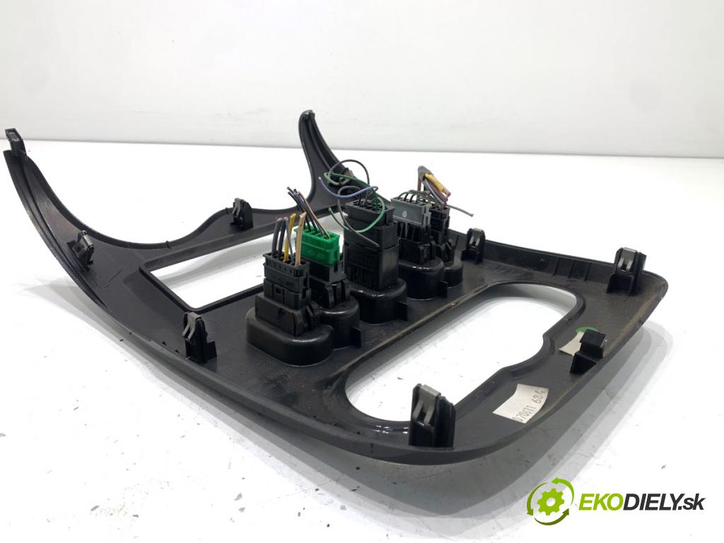 DACIA DUSTER SUV 2011 66 kW 1.5 dCi (HSAJ) 1461 Prepínač okien 8200739438 (Prepínacie páčky pod volantom)