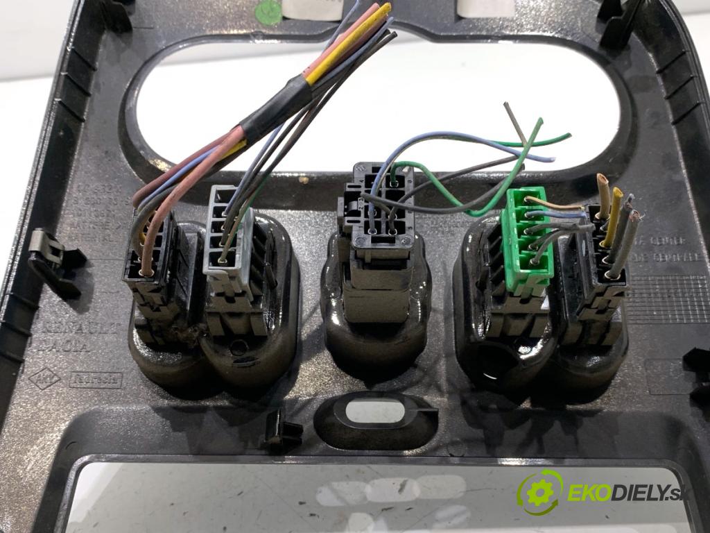 DACIA DUSTER SUV 2011 66 kW 1.5 dCi (HSAJ) 1461 Prepínač okien 8200739438 (Prepínacie páčky pod volantom)