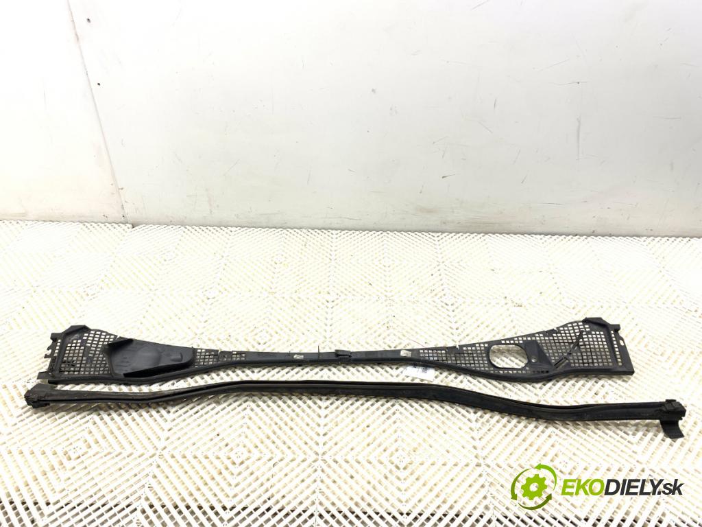 DACIA DUSTER SUV 2011 66 kW 1.5 dCi (HSAJ) 1461 torpédo plast pod čelní okno 8200825457 (Plast pod čelním sklem)