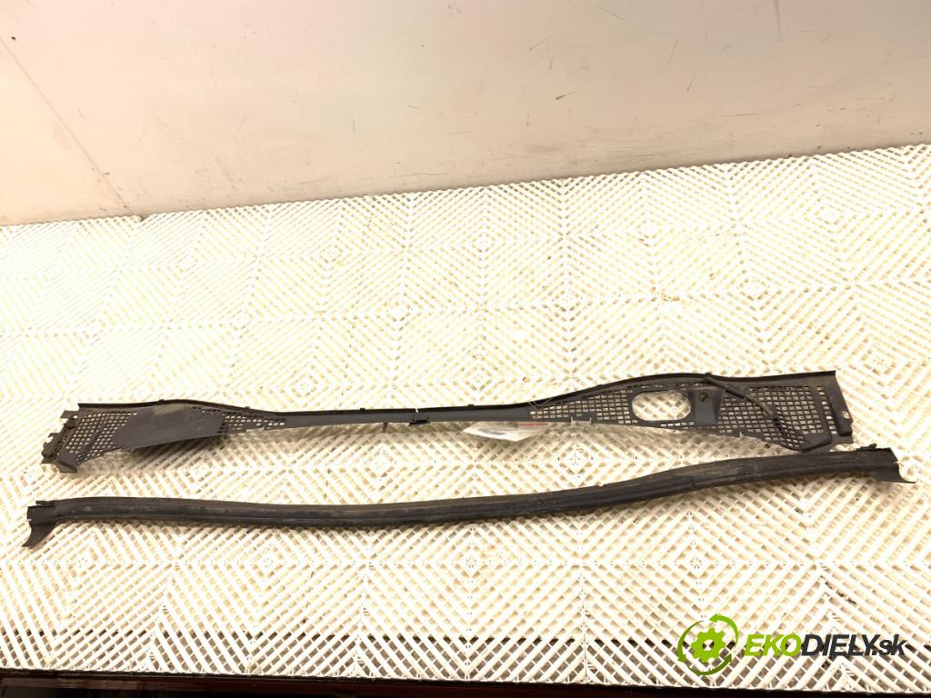 DACIA DUSTER SUV 2011 66 kW 1.5 dCi (HSAJ) 1461 torpédo plast pod čelní okno 8200825457 (Plast pod čelním sklem)