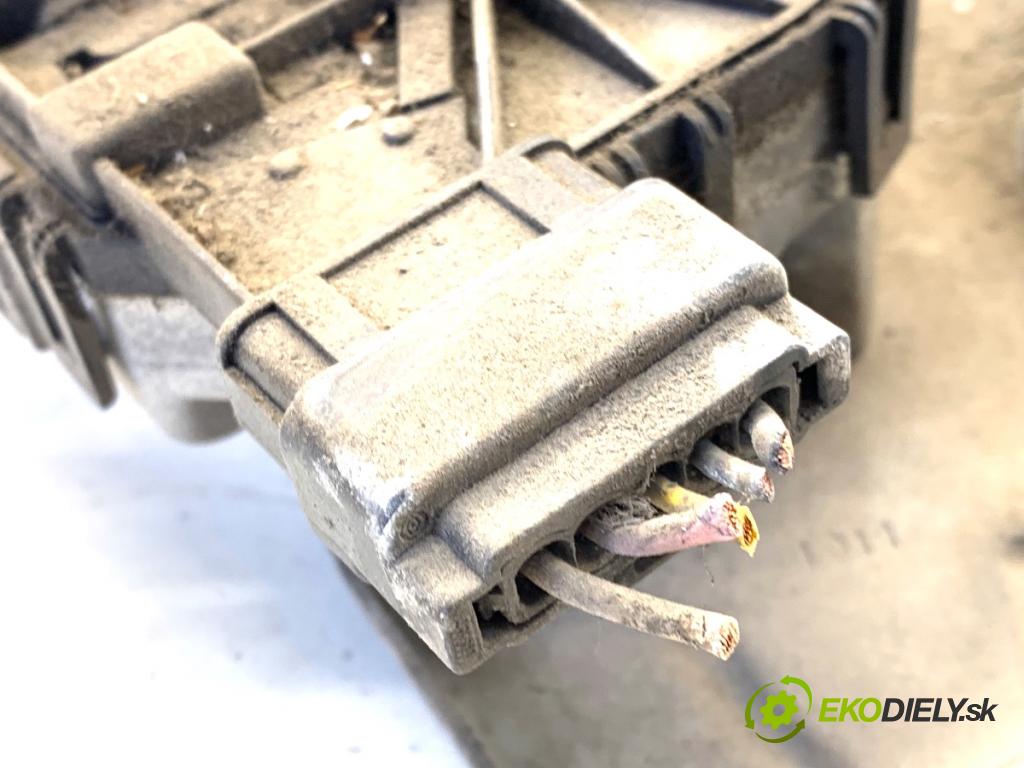 DACIA DUSTER SUV 2011 66 kW 1.5 dCi (HSAJ) 1461 mechanismus stěračů přední část 8200619512 (Motorek stěračů přední)