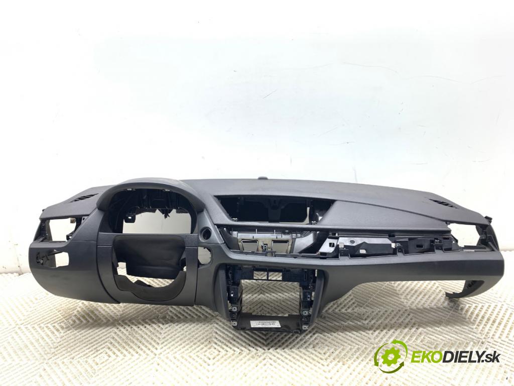BMW E84 SUV 2013 85 kW sDrive 16 d 1995 palubní doska POLŠTÁŘ: spolujezdce 