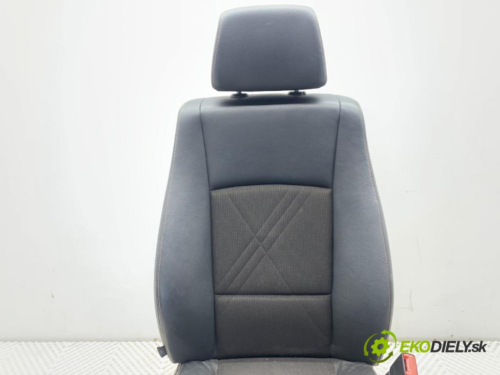BMW E84 SUV 2013 85 kW sDrive 16 d 1995 sedadlo pravý přední část