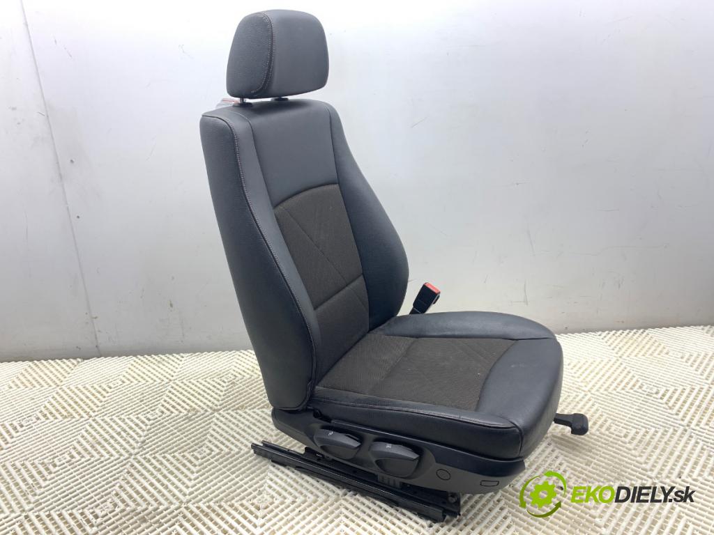 BMW E84 SUV 2013 85 kW sDrive 16 d 1995 sedadlo pravý přední část