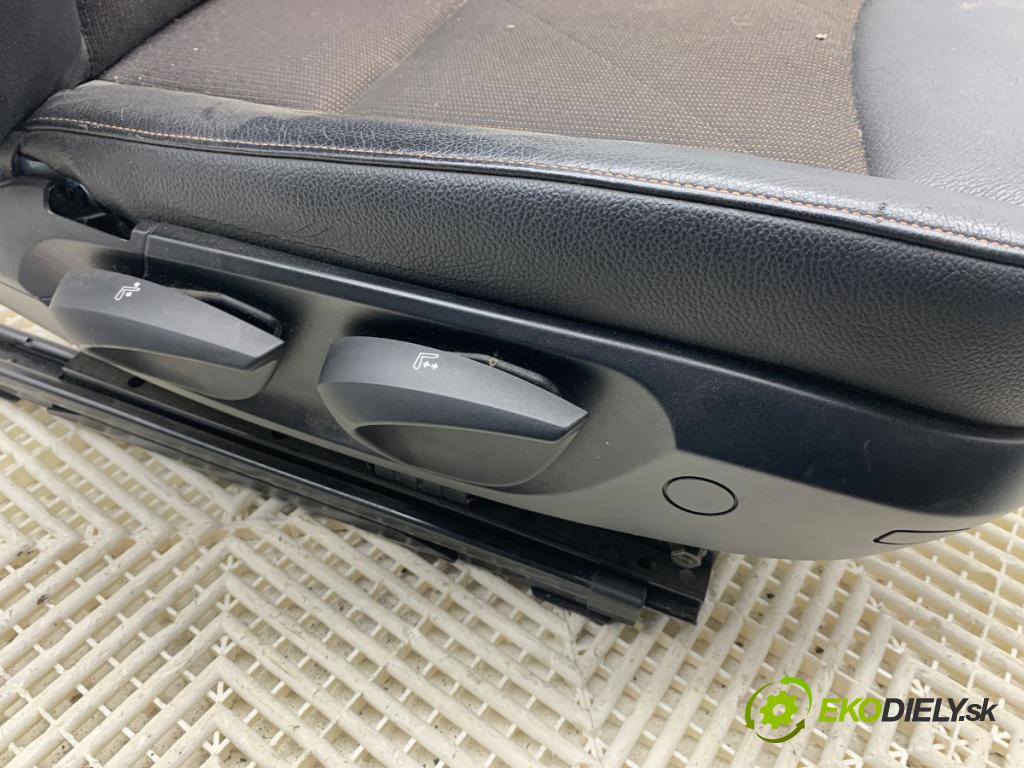 BMW E84 SUV 2013 85 kW sDrive 16 d 1995 sedadlo pravý přední část