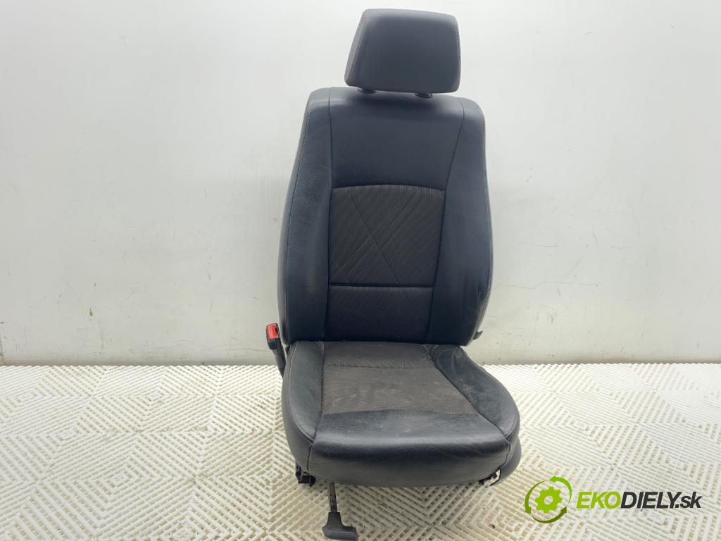 BMW E84 SUV 2013 85 kW sDrive 16 d 1995 sedadlo levý přední část 