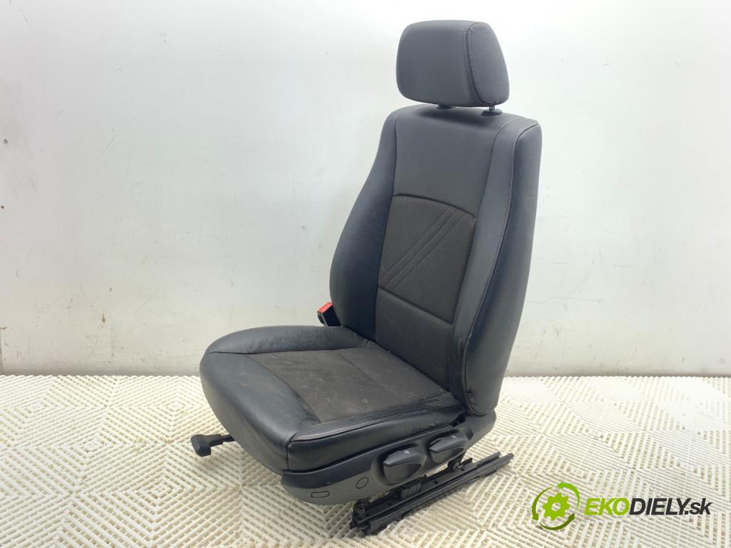 BMW E84 SUV 2013 85 kW sDrive 16 d 1995 sedadlo levý přední část