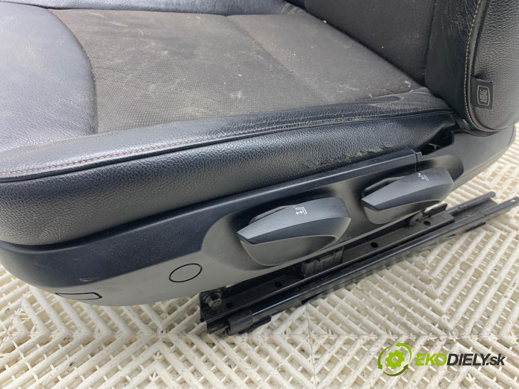 BMW E84 SUV 2013 85 kW sDrive 16 d 1995 sedadlo levý přední část