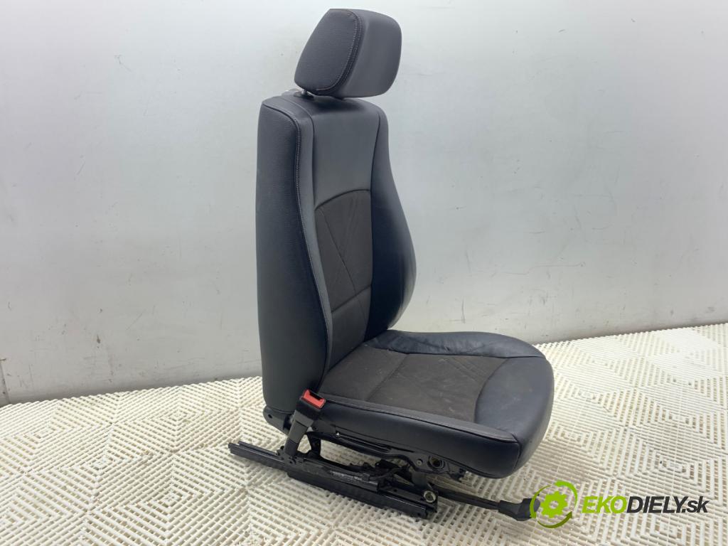 BMW E84 SUV 2013 85 kW sDrive 16 d 1995 sedadlo levý přední část