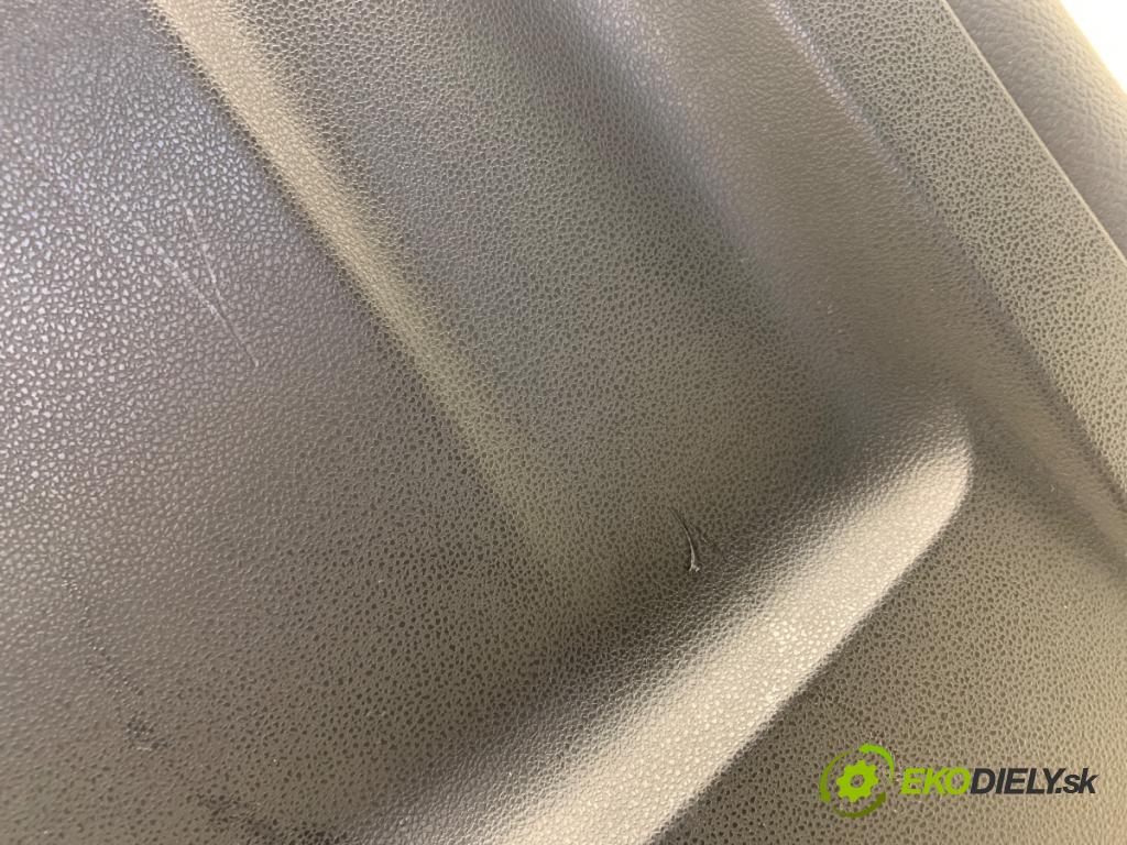 BMW E84 SUV 2013 85 kW sDrive 16 d 1995 sedadlo levý přední část