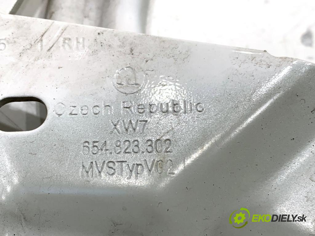SKODA SCALA liftback 2022 110 kW 1.5 TSI 1495 závěs kapoty pravý přední část 654823302