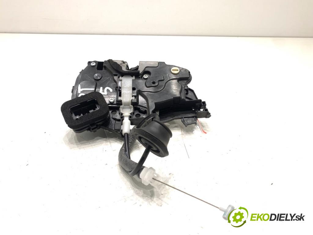 SKODA SCALA liftback 2022 110 kW 1.5 TSI 1495 zámok dveře pravý zadní část 10A839016B