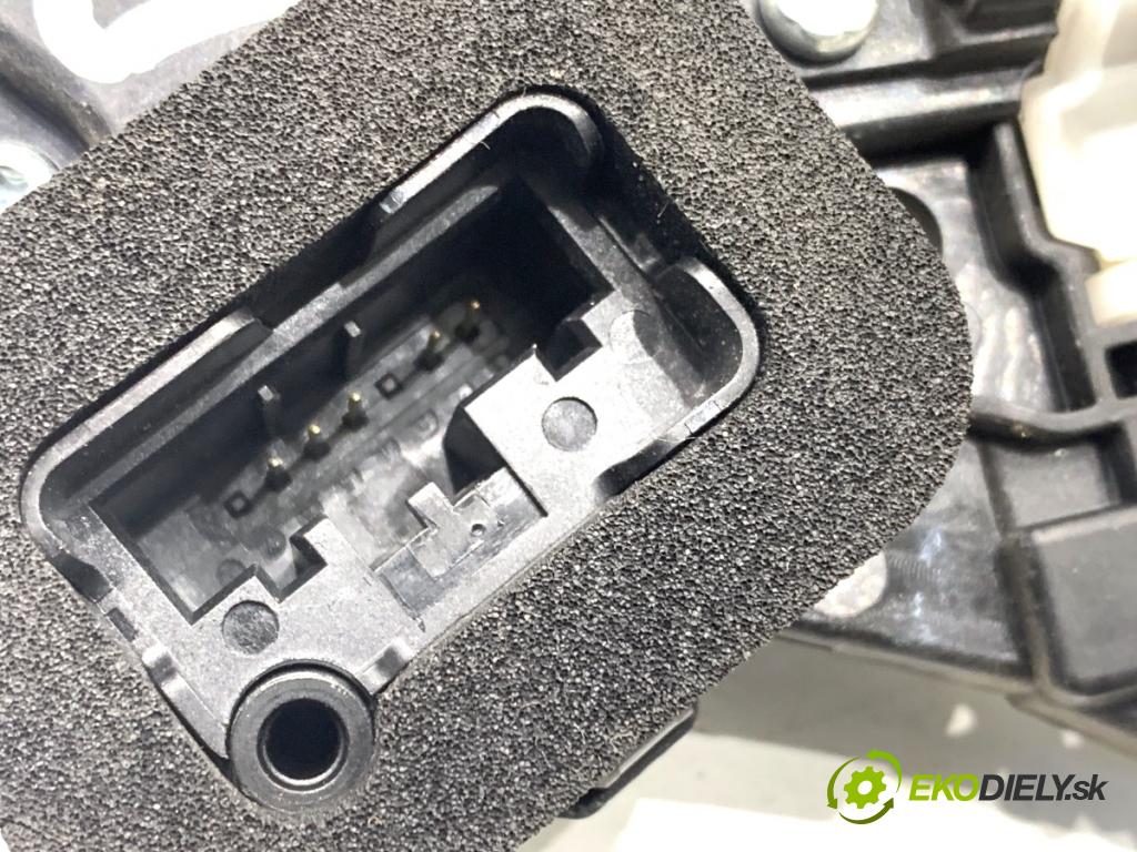 SKODA SCALA liftback 2022 110 kW 1.5 TSI 1495 zámok dveře pravý zadní část 10A839016B