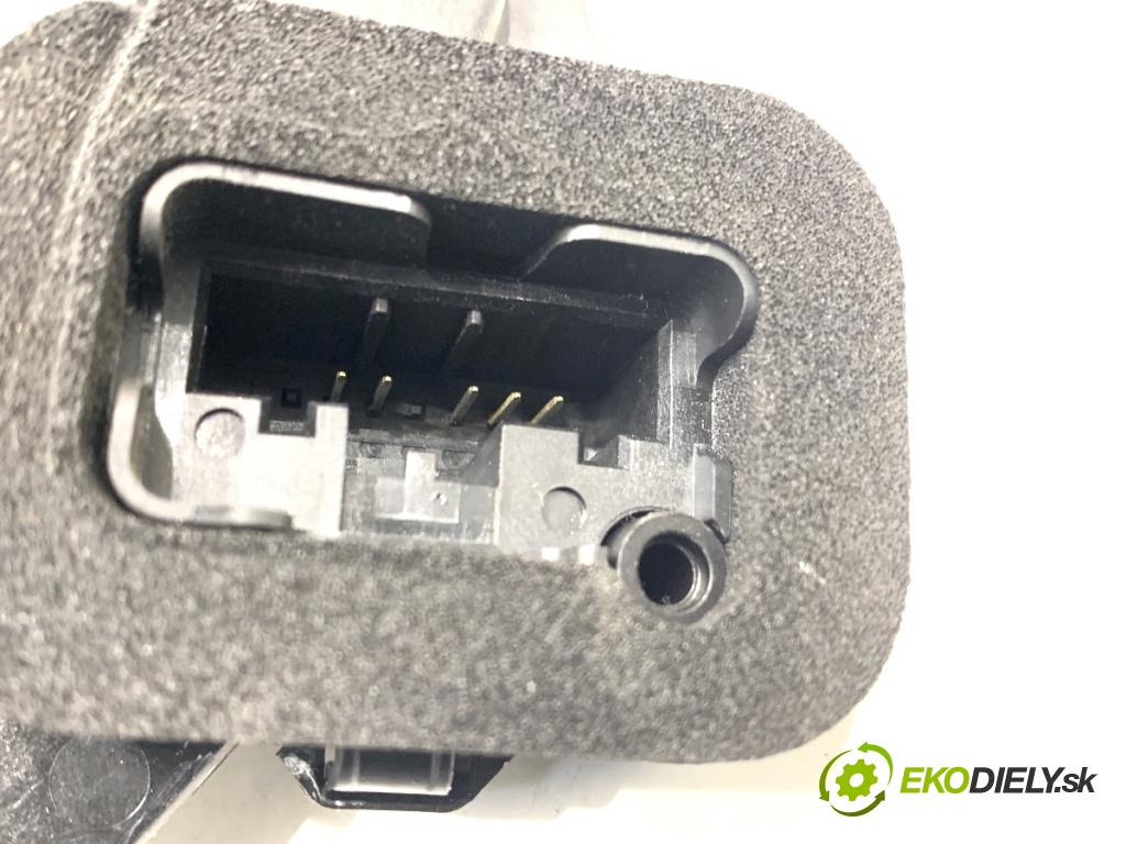 SKODA SCALA liftback 2022 110 kW 1.5 TSI 1495 zámok dveře levý zadní část 10A839015B