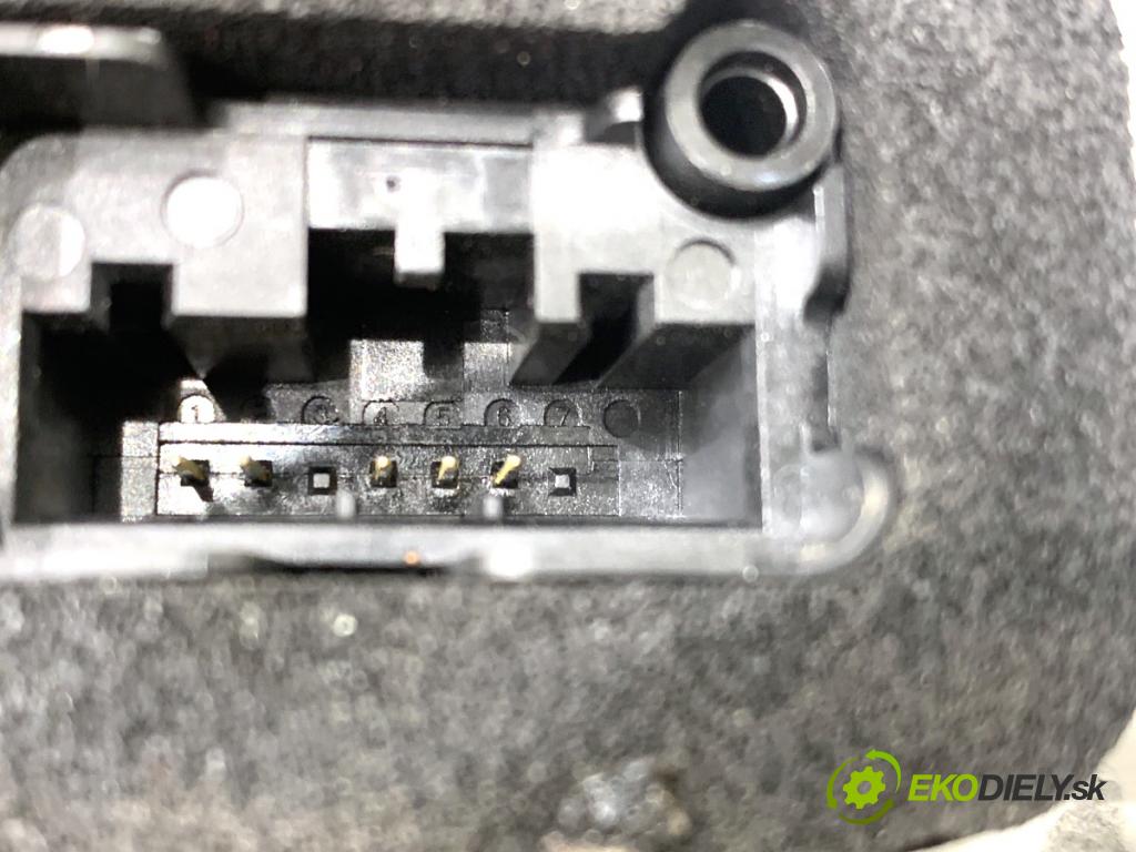 SKODA SCALA liftback 2022 110 kW 1.5 TSI 1495 zámok dveře pravý přední část 10B837016B