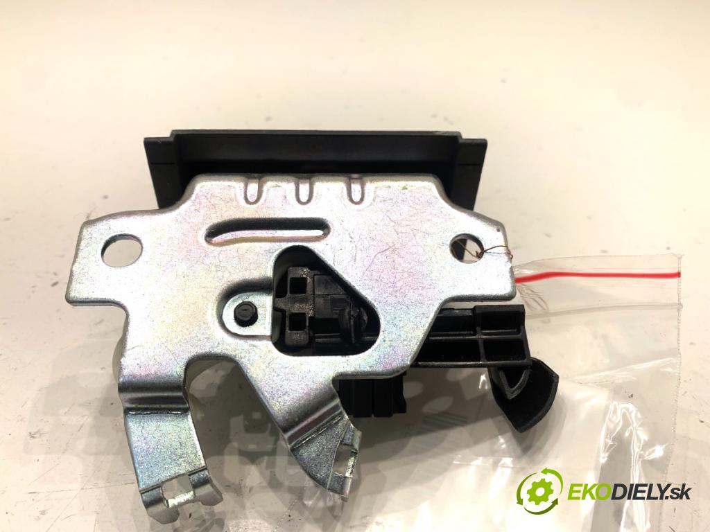 SKODA SCALA liftback 2022 110 kW 1.5 TSI 1495 zámok dveří zadní část 654827505