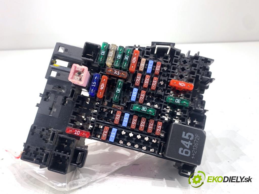 SKODA SCALA liftback 2022 110 kW 1.5 TSI 1495 Skrinka poistková 2Q0937615A (Poistková skrinka)