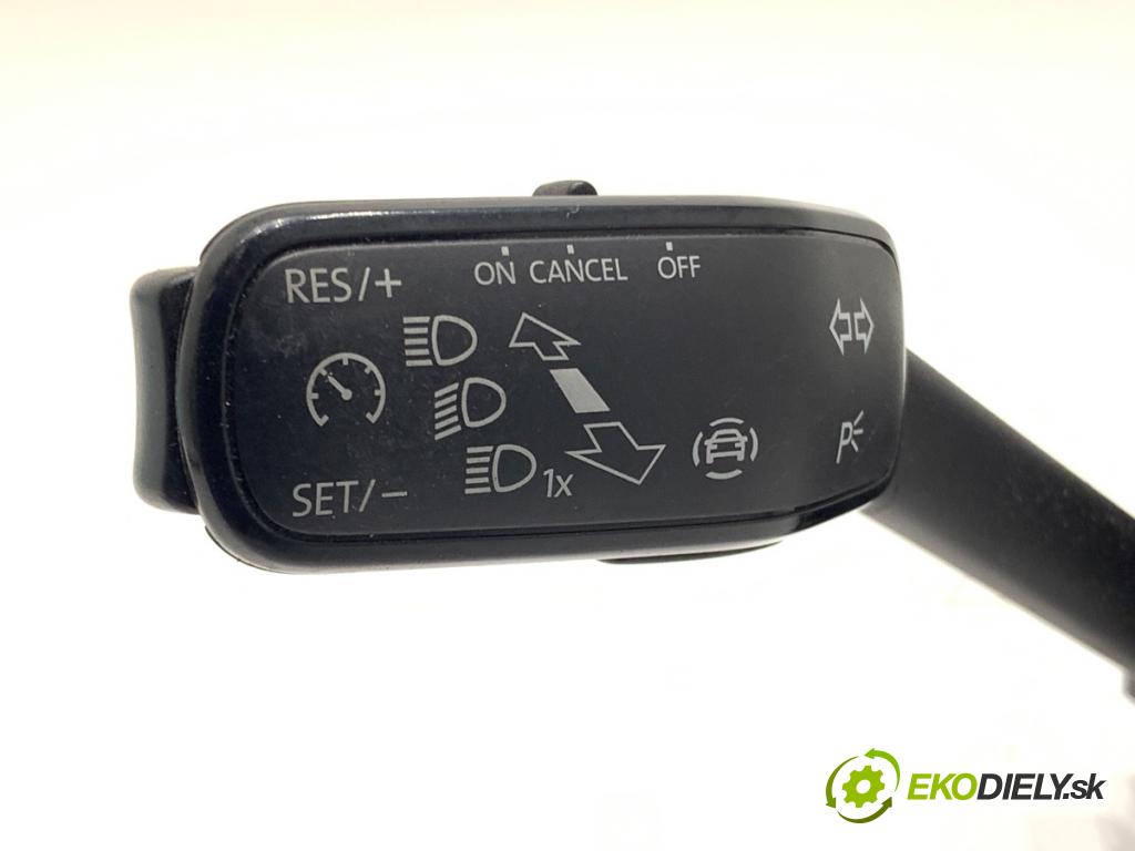 SKODA SCALA liftback 2022 110 kW 1.5 TSI 1495 Prepínač kombinovaný 2Q1953507AE (Prepínacie páčky pod volantom)