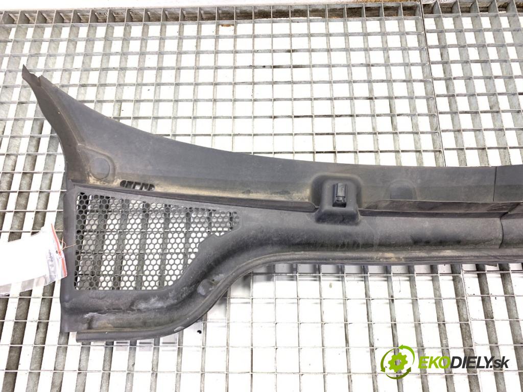 SKODA SCALA liftback 2022 110 kW 1.5 TSI 1495 Torpédo, plast pod čelné okno 657819416 (Torpédo (plast pod čelným sklom))