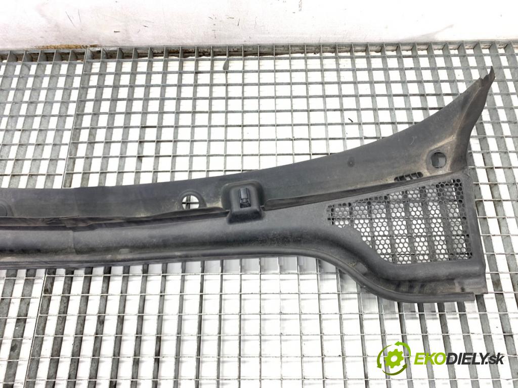 SKODA SCALA liftback 2022 110 kW 1.5 TSI 1495 Torpédo, plast pod čelné okno 657819416 (Torpédo (plast pod čelným sklom))