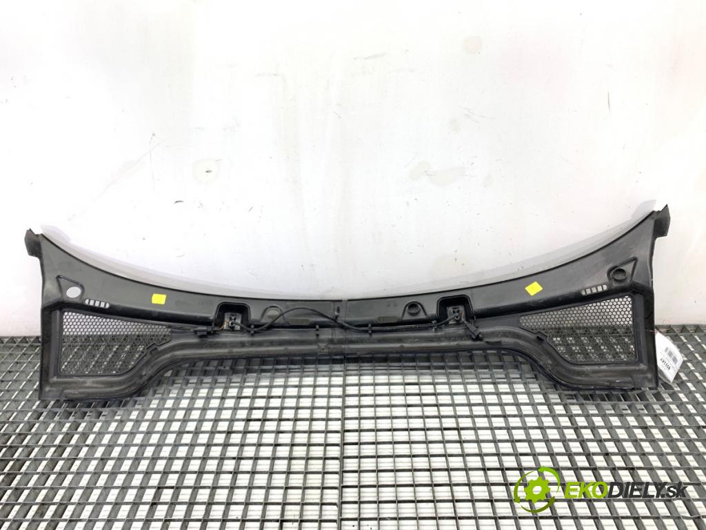 SKODA SCALA liftback 2022 110 kW 1.5 TSI 1495 Torpédo, plast pod čelné okno 657819416 (Torpédo (plast pod čelným sklom))