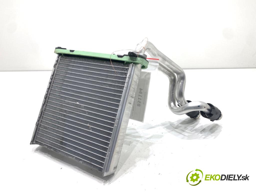 SKODA SCALA liftback 2022 110 kW 1.5 TSI 1495 topné těleso radiátor topení 2Q1819031 (Radiátor topení)