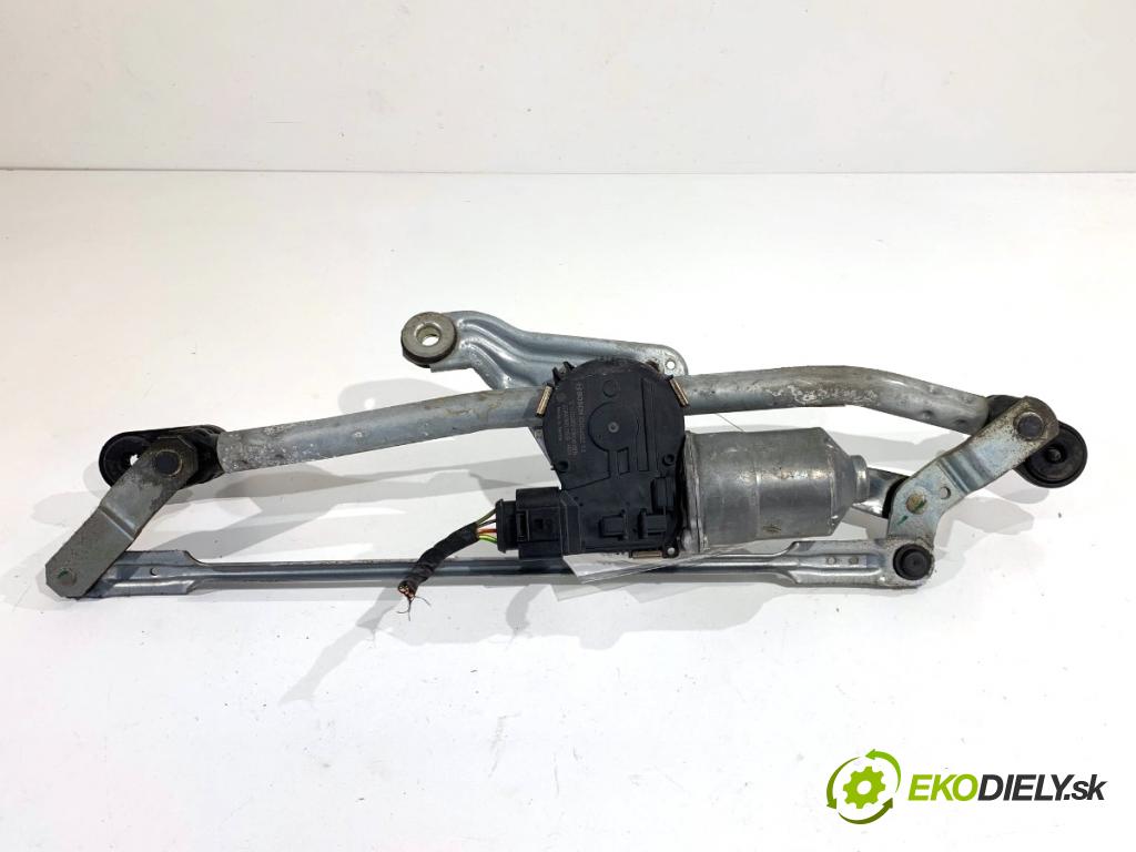 SKODA SCALA liftback 2022 110 kW 1.5 TSI 1495 mechanismus stěračů přední část 657955023B (Motorek stěračů přední)