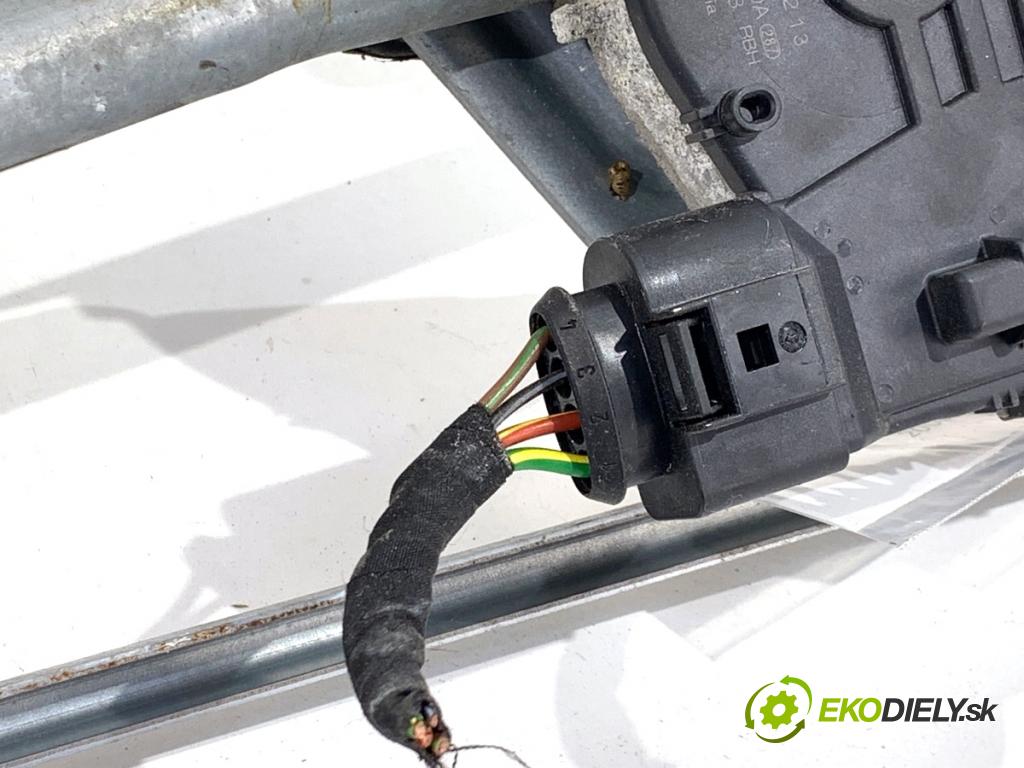 SKODA SCALA liftback 2022 110 kW 1.5 TSI 1495 mechanismus stěračů přední část 657955023B (Motorek stěračů přední)