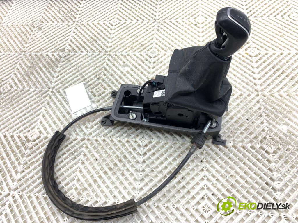 SKODA SCALA liftback 2022 110 kW 1.5 TSI 1495 Kulisa 2Q1713023AF (Rýchlostná páka (kulisa))