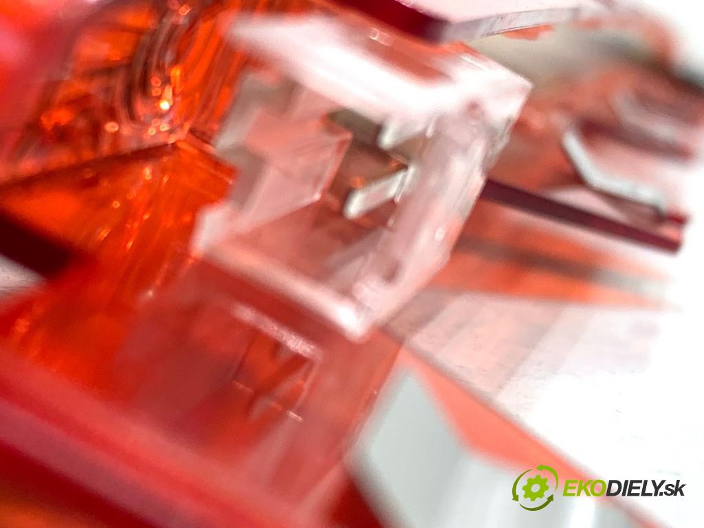 SKODA SCALA liftback 2022 110 kW 1.5 TSI 1495 světlo brzdových světel 5JJ945097A