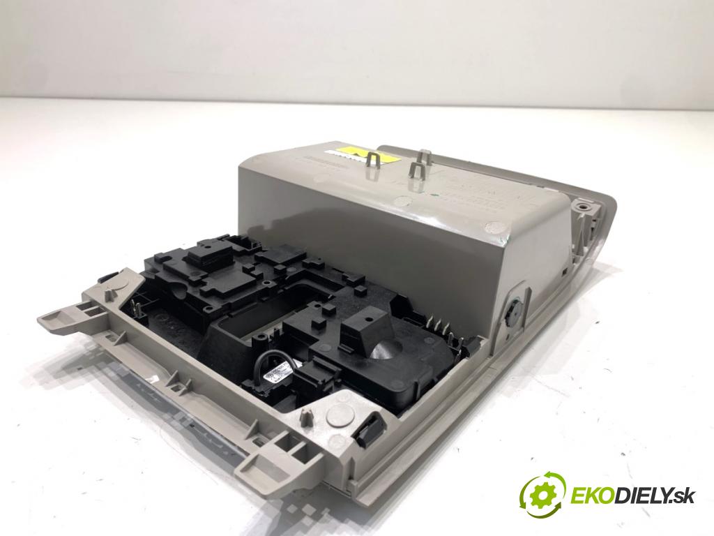 SKODA SCALA liftback 2022 110 kW 1.5 TSI 1495 světlo stropní 657868837A