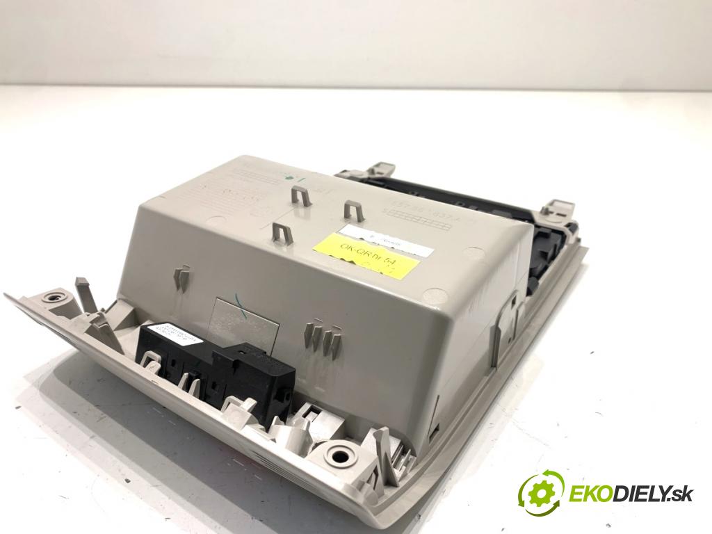 SKODA SCALA liftback 2022 110 kW 1.5 TSI 1495 světlo stropní 657868837A