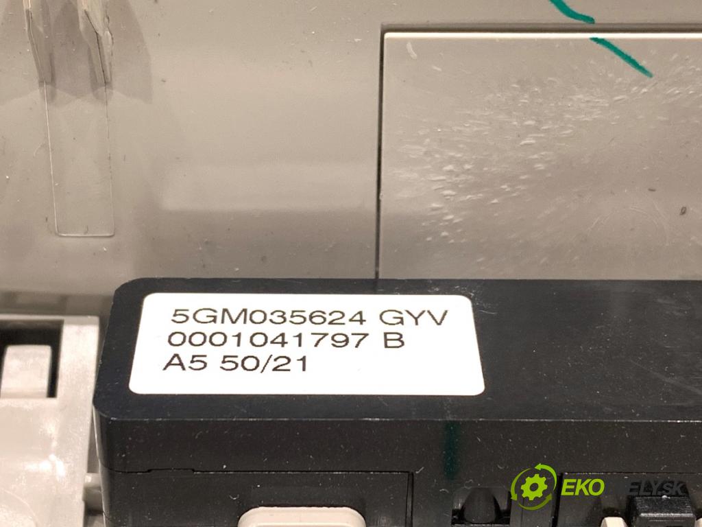 SKODA SCALA liftback 2022 110 kW 1.5 TSI 1495 světlo stropní 657868837A