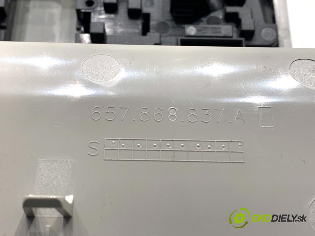 SKODA SCALA liftback 2022 110 kW 1.5 TSI 1495 světlo stropní 657868837A