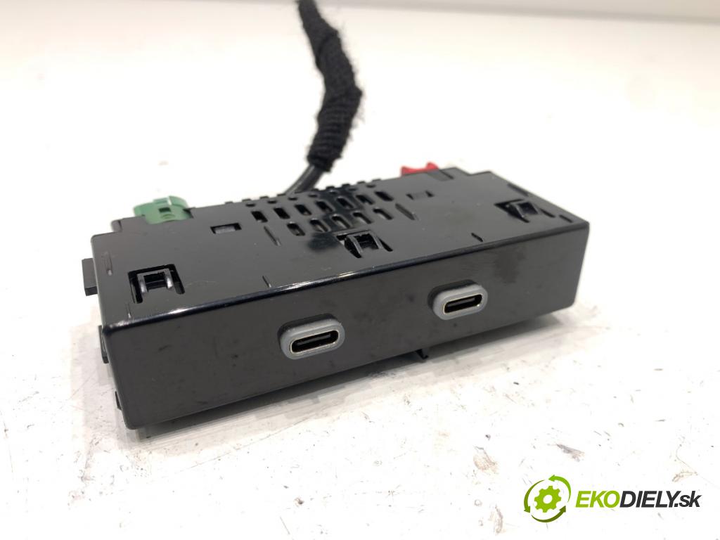 SKODA SCALA liftback 2022 110 kW 1.5 TSI 1495 HNÍZDO: USB 657035736