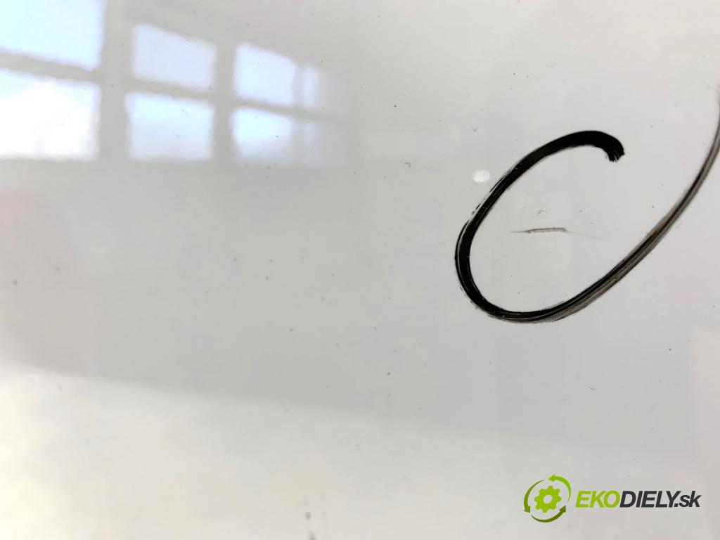 SKODA SCALA liftback 2022 110 kW 1.5 TSI 1495 Dvere pravy zad