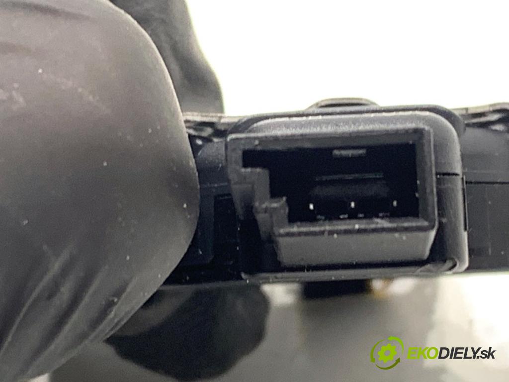 SKODA SCALA liftback 2022 110 kW 1.5 TSI 1495 snímač deště 81A955555B (Snímač deště)