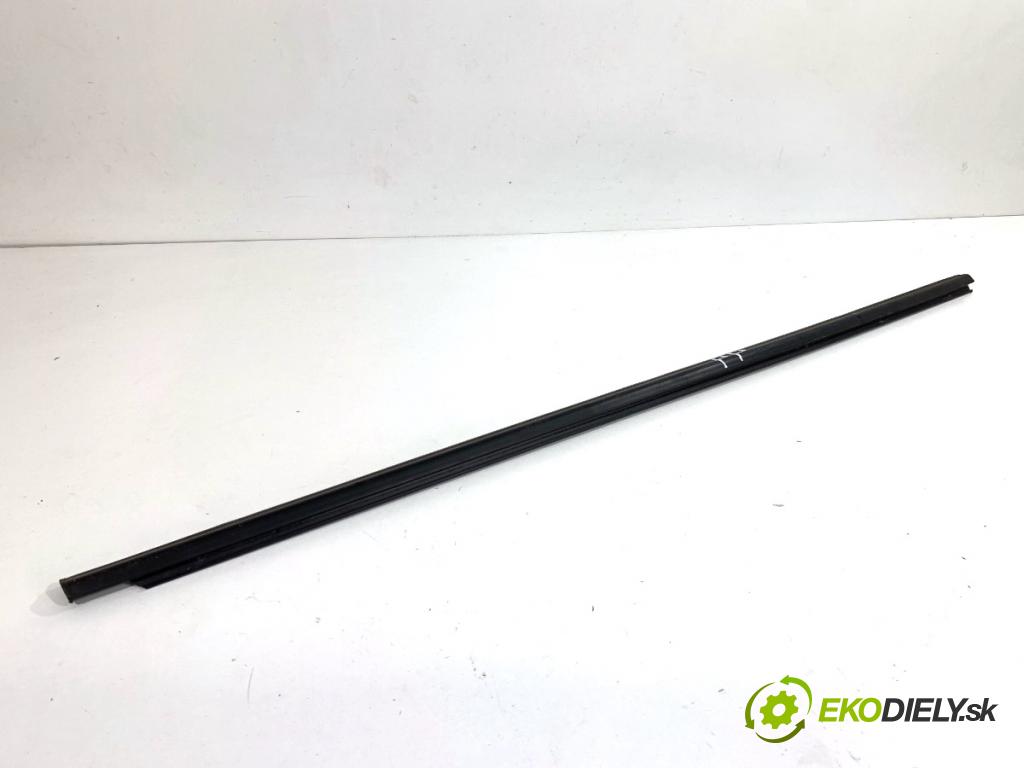 SKODA SCALA liftback 2022 110 kW 1.5 TSI 1495 lišta Sbírání: přední část pravý 654837477A