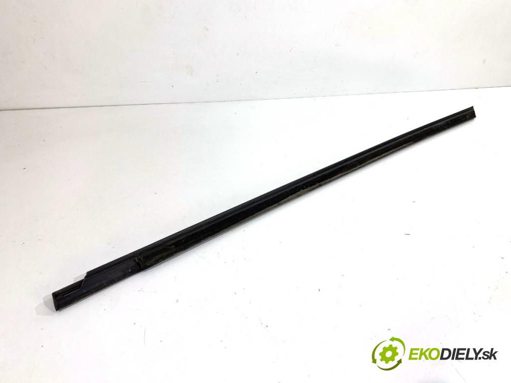 SKODA SCALA liftback 2022 110 kW 1.5 TSI 1495 lišta Sbírání: přední část pravý 654837477A