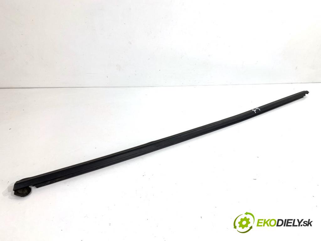 SKODA SCALA liftback 2022 110 kW 1.5 TSI 1495 lišta Sbírání: zadní část pravý 654839477A