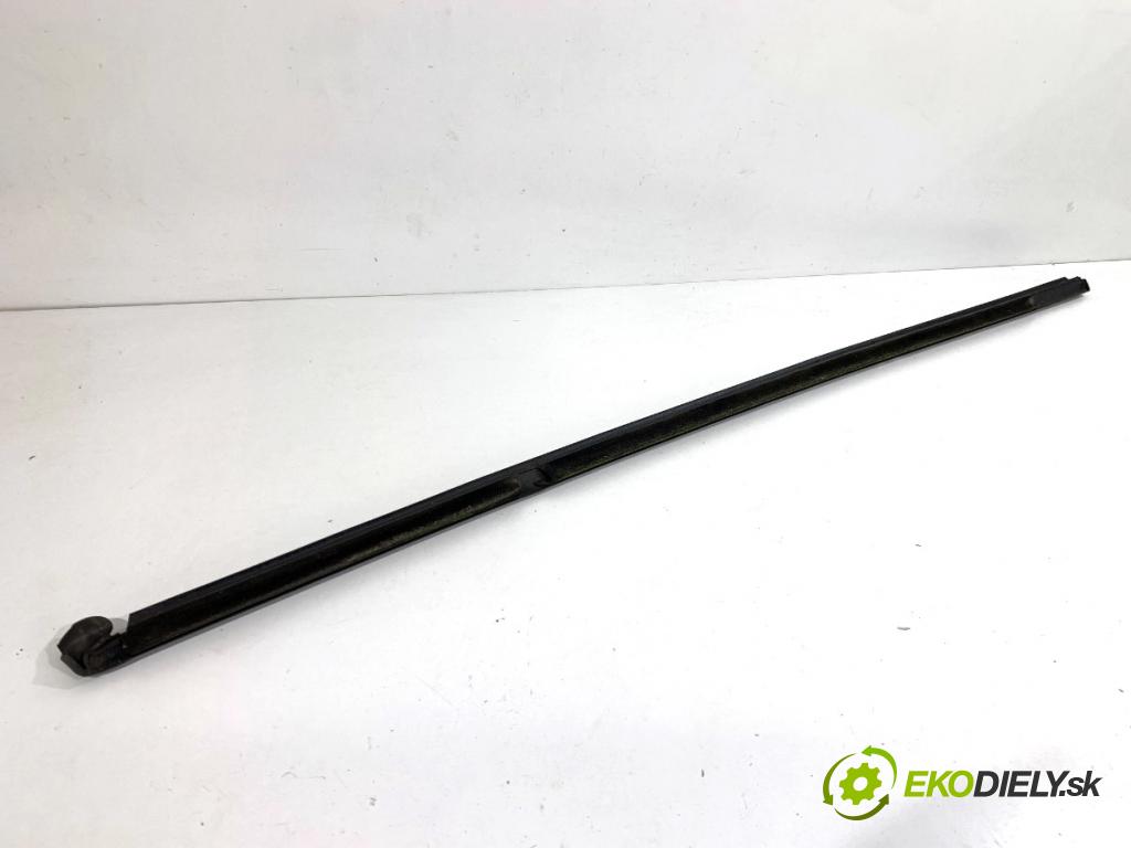 SKODA SCALA liftback 2022 110 kW 1.5 TSI 1495 lišta Sbírání: zadní část pravý 654839477A