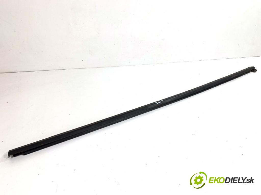 SKODA SCALA liftback 2022 110 kW 1.5 TSI 1495 lišta Sbírání: zadní část levý 654839477A