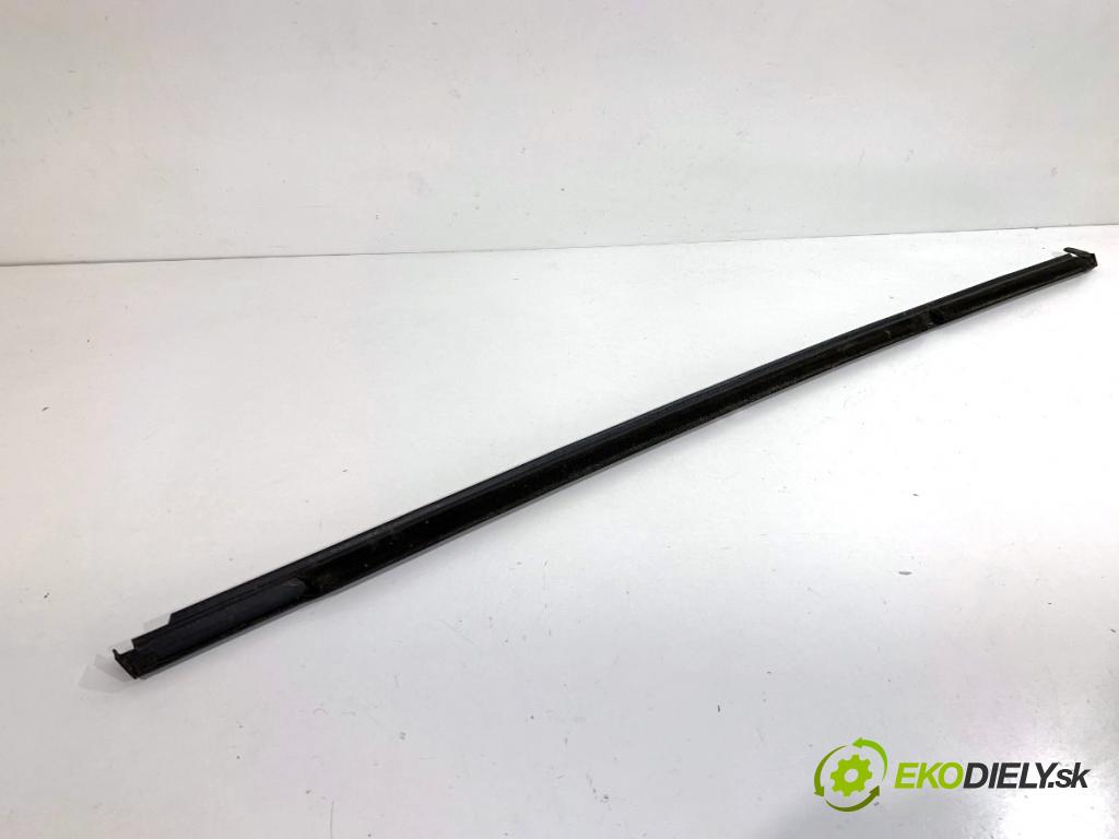 SKODA SCALA liftback 2022 110 kW 1.5 TSI 1495 lišta Sbírání: zadní část levý 654839477A