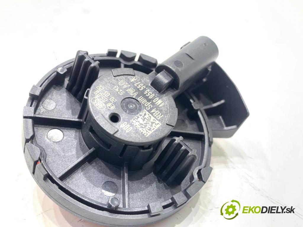 SKODA SCALA liftback 2022 110 kW 1.5 TSI 1495 Snímač nárazu 4M0955557A (Snímač nárazu)