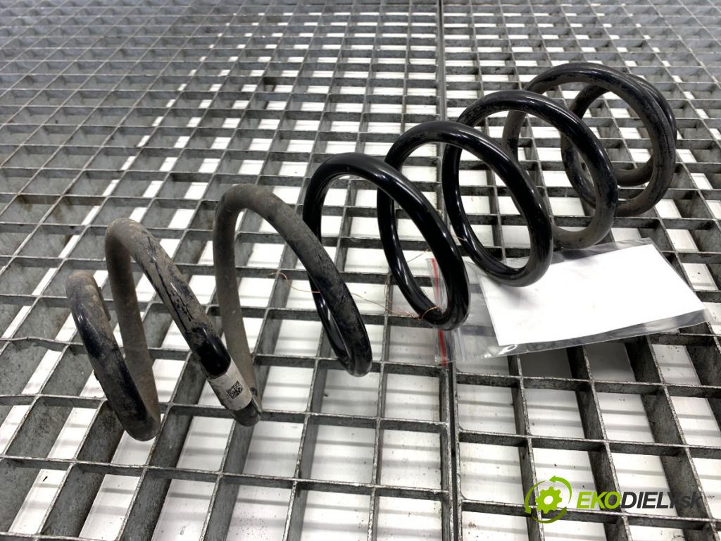 SKODA SCALA liftback 2022 110 kW 1.5 TSI 1495 pružina zadní část 2Q0511121 (Klika dveří ostatní)