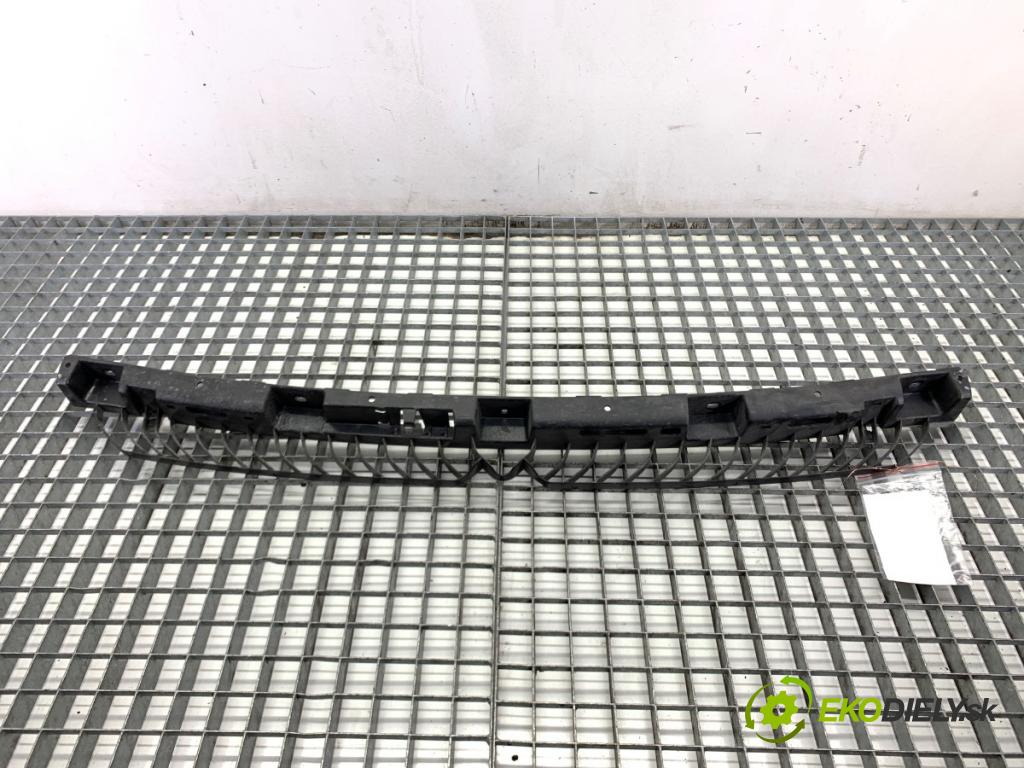 SKODA SCALA liftback 2022 110 kW 1.5 TSI 1495 úchyt nárazníka zadní část středový 657807863A