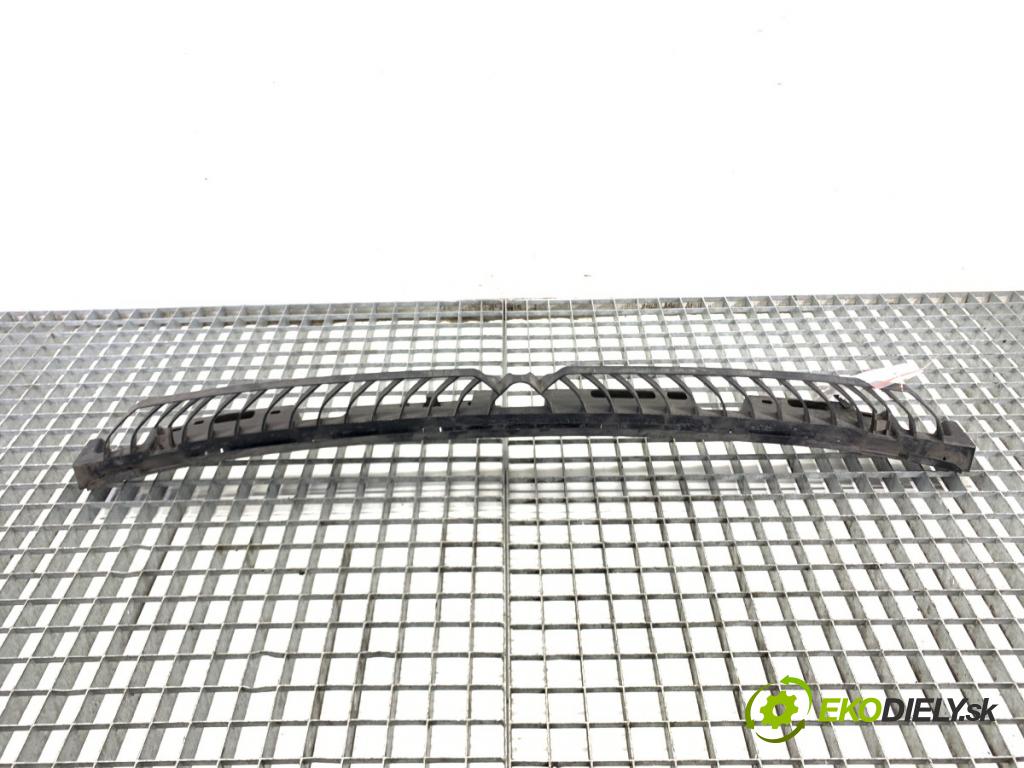 SKODA SCALA liftback 2022 110 kW 1.5 TSI 1495 úchyt nárazníka zadní část středový 657807863A