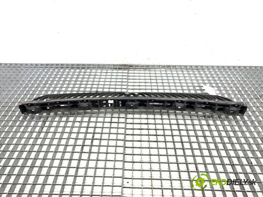 SKODA SCALA liftback 2022 110 kW 1.5 TSI 1495 úchyt nárazníka zadní část středový 657807863A